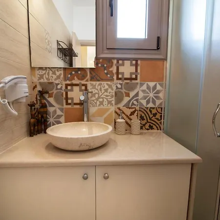 Jodi Holiday home
